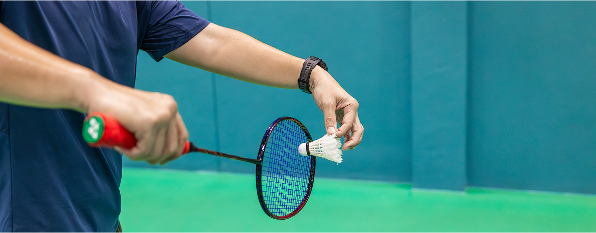 How to serve using backhand in badminton! Everything you need to know