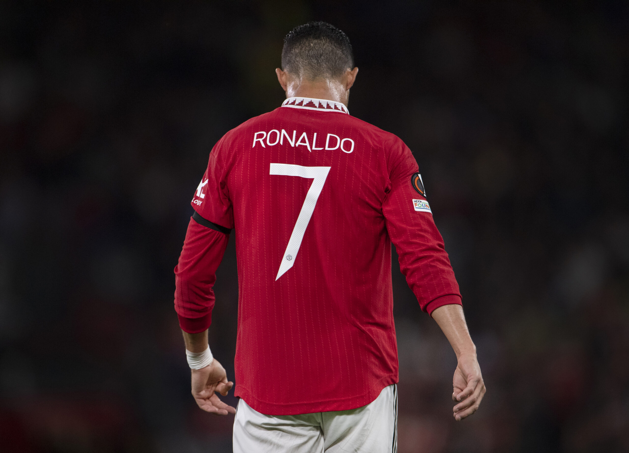 Ronaldo wear red jersey with his Name Ronaldo and No. 7