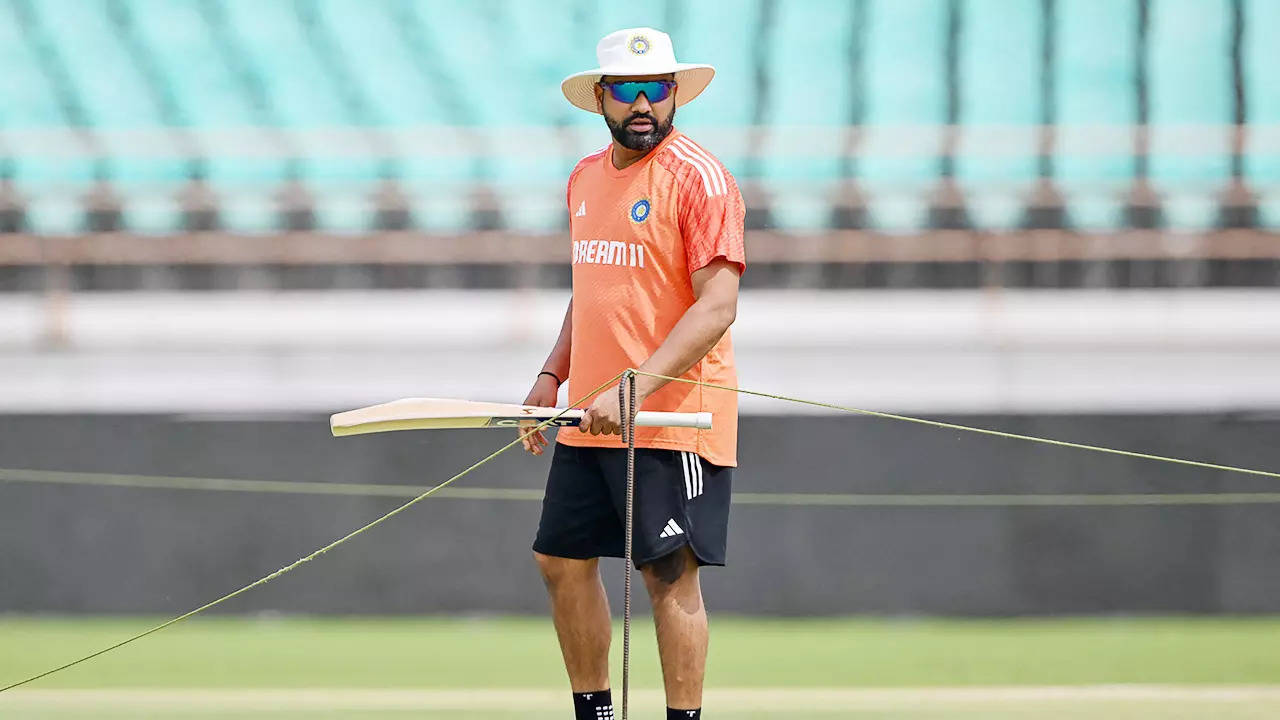 Rohit Sharma Arrives in Dharamsala for Fifth and Final Test Against England