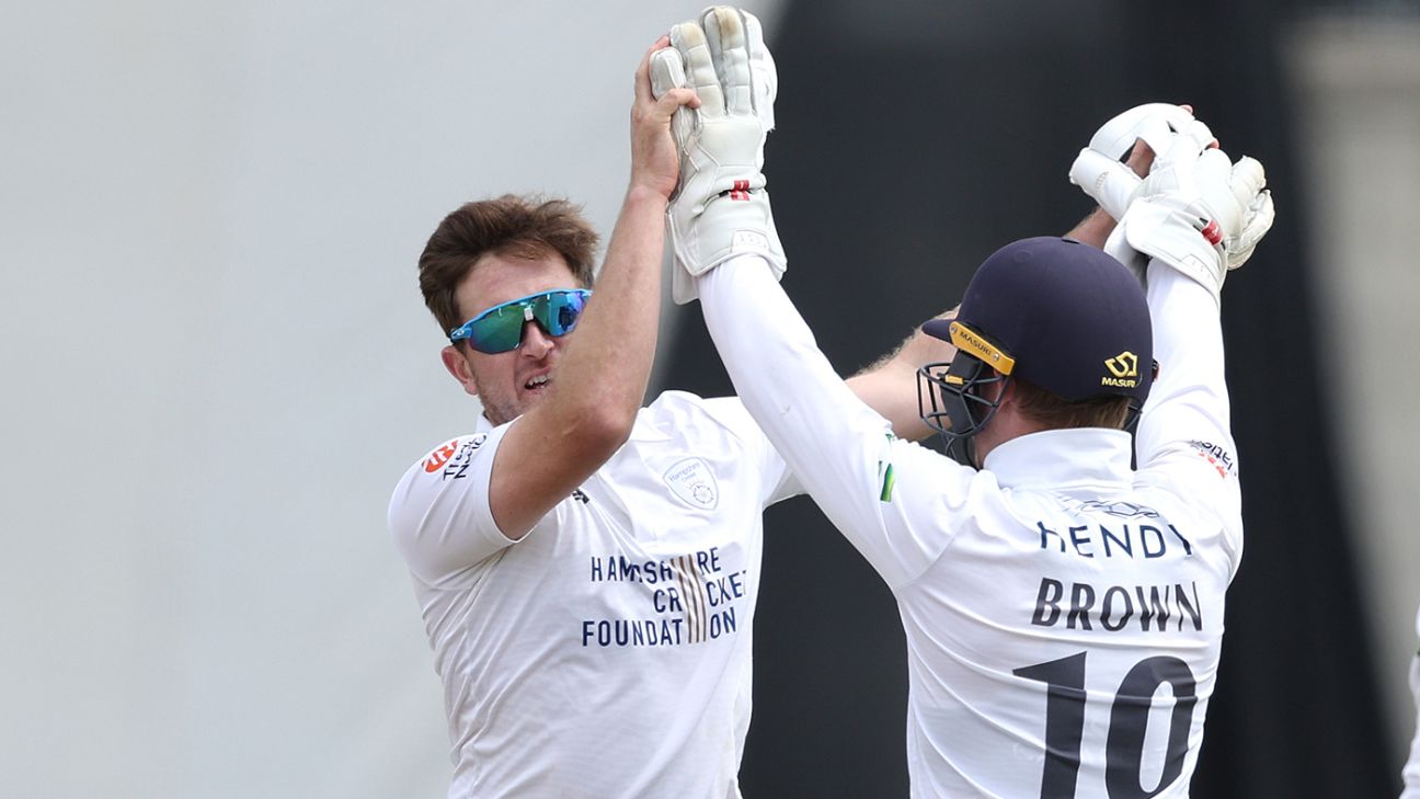Dawson's Five-For Slows Hampshire's Chase Against Warwickshire