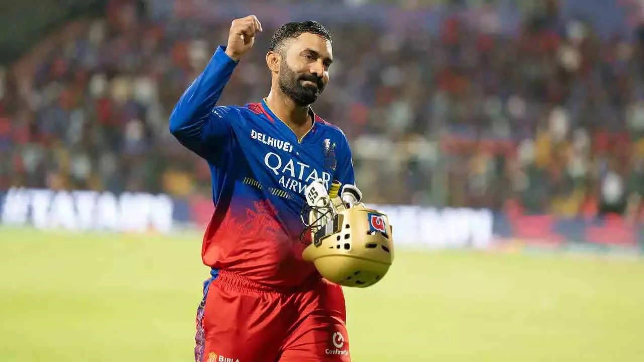 Dinesh Karthik's Late Blitz Inspires Gratitude from RCB Fans