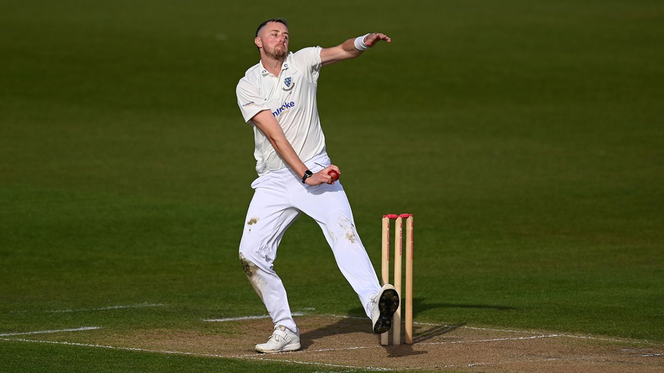 Robinson Leads Sussex Charge on Gloomy First Day Against Derbyshire