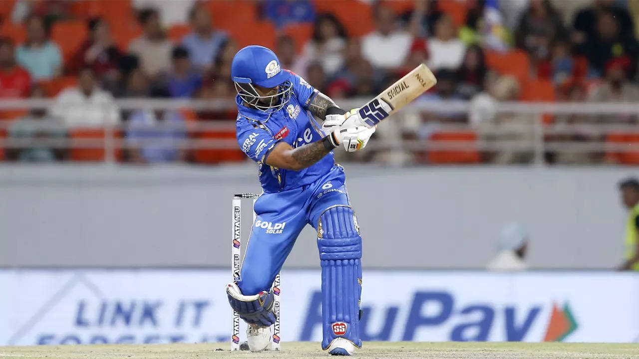 Suryakumar Yadav Teaches 'Supla' Shot to Mumbai Indians Teammates