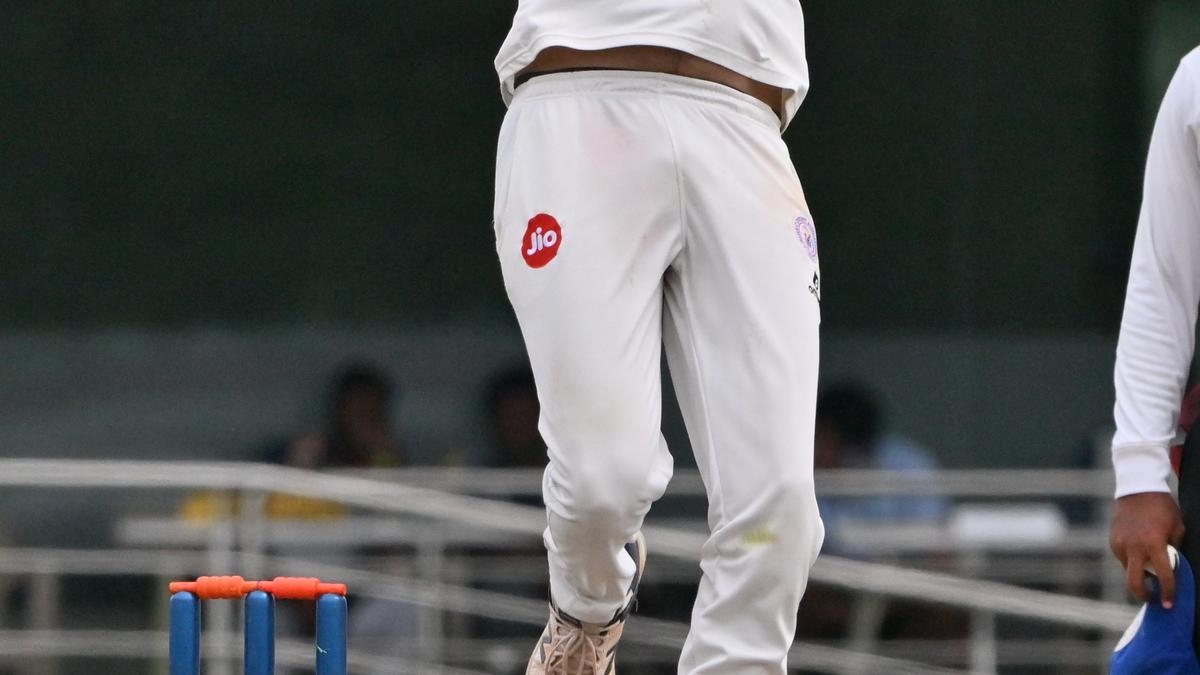 Gujarat Spinner Siddharth Desai's Unconventional Run-Up Baffles Batsmen