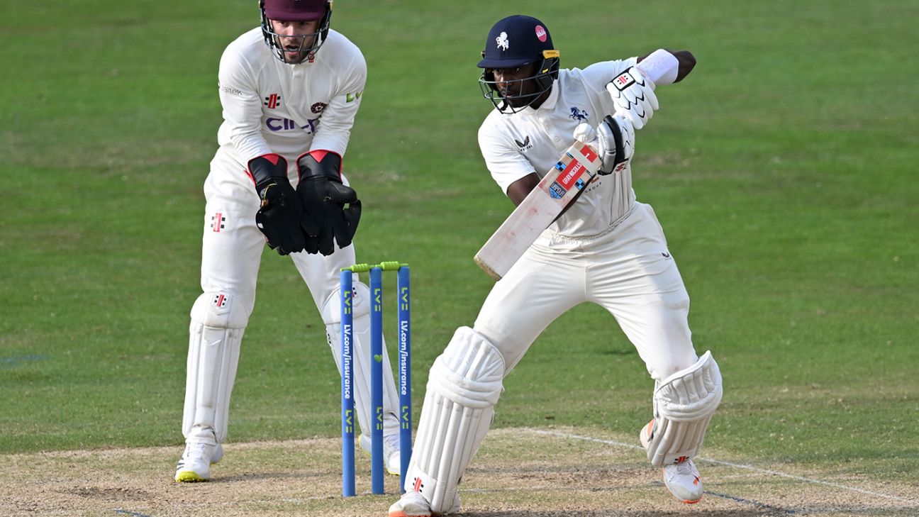 Muyeye's Double Century Frustrates Worcestershire in Relegation Battle