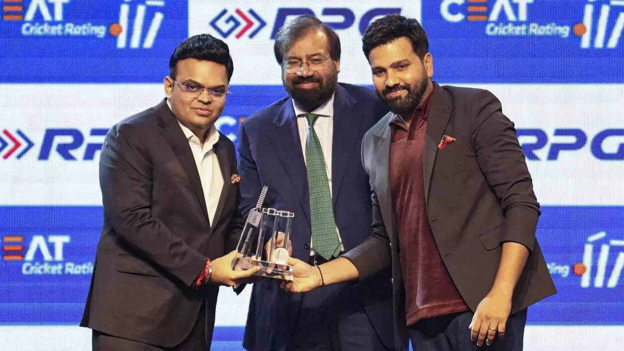 Rohit Sharma, Rahul Dravid Honored at Ceat Cricket Rating Awards