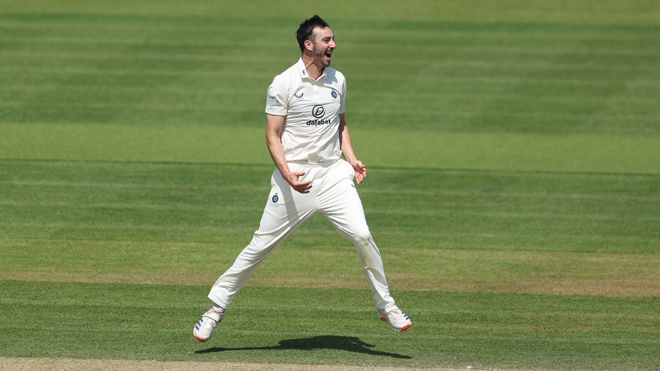 Roland-Jones' 11-Wicket Haul Powers Middlesex to Eight-Wicket Victory