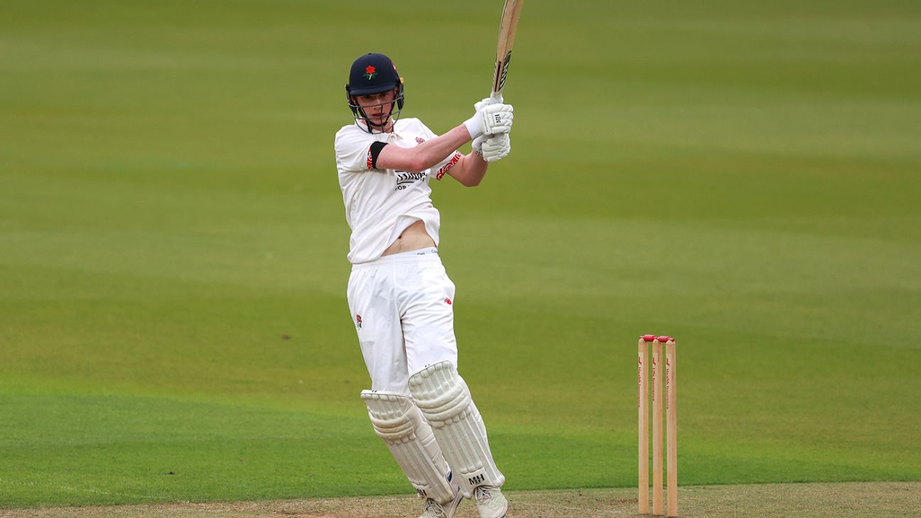 Surrey Dominate Lancashire on Day One, Flintoff Debuts