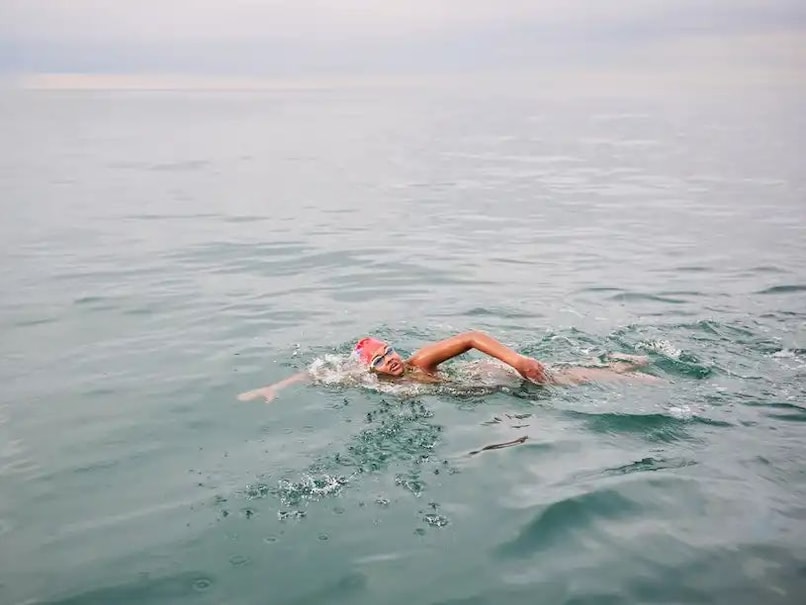 British Indian Schoolgirl Conquers English Channel for Charity