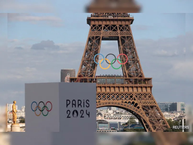 Eiffel Tower Regains Familiar Form, Olympic Rings Debate Continues