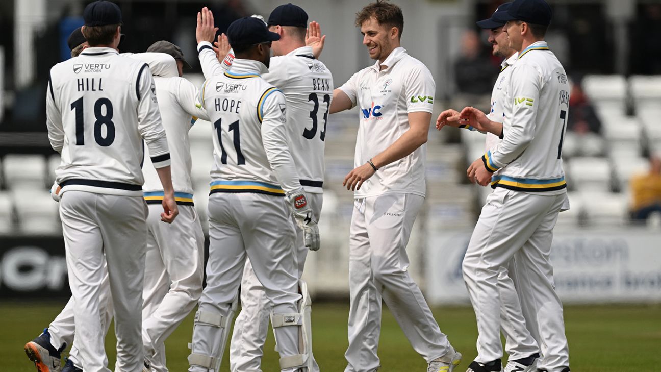 Glamorgan Face Uphill Battle to Avoid Relegation as Yorkshire Set 396 Target