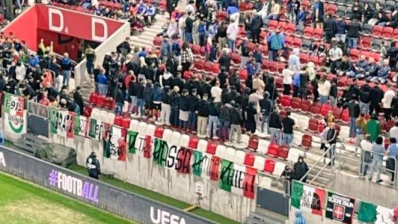 Italy Fans Protest Israel's National Anthem in Hungary