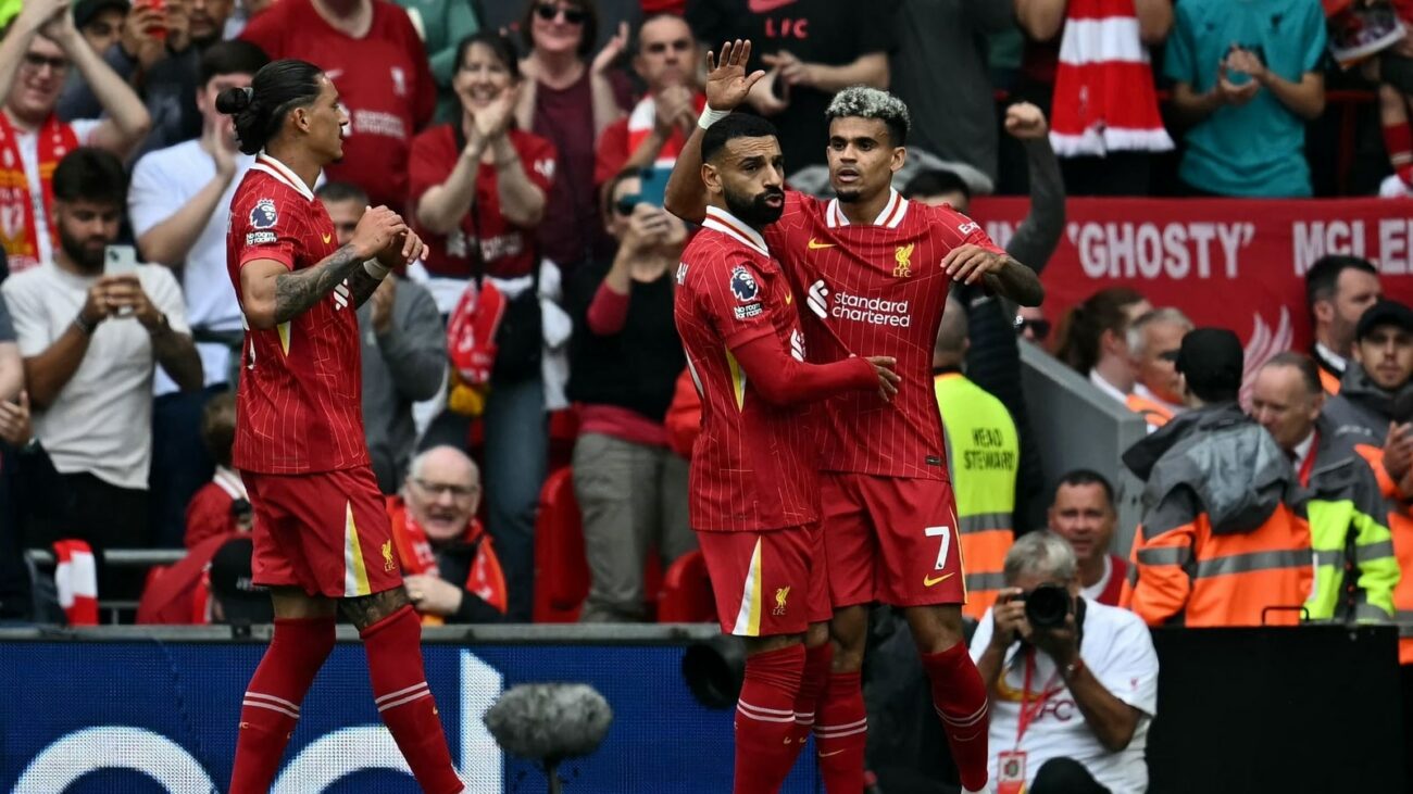 Liverpool Soar to Premier League Summit with Díaz Double