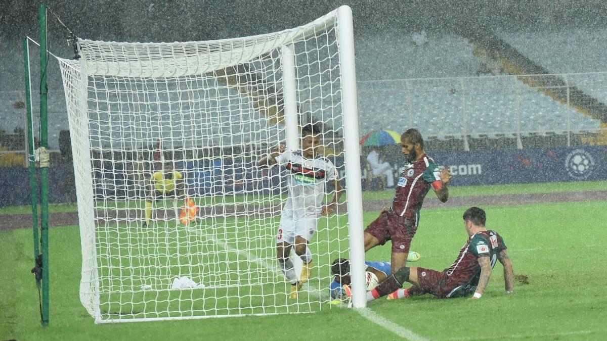 Mohun Bagan Super Giant Stage Comeback to Defeat NorthEast United 3-2