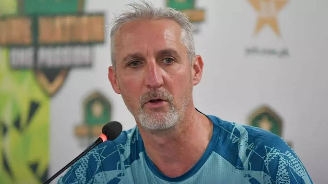 Pakistan Test Coach Gillespie Focuses on Fair Chances, but Warns of Changes