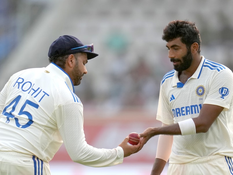 Sanjay Manjrekar Calls for Kuldeep Yadav's Return in India's Playing XI for Second Bangladesh Test