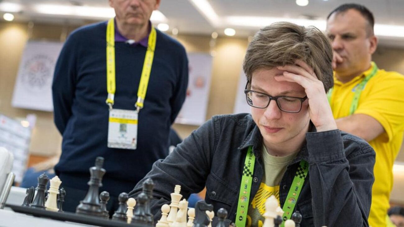 Chess Grandmaster Expelled for Alleged Toilet Cheating