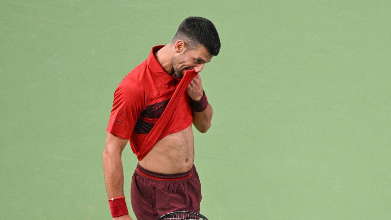 Djokovic Overcomes Sluggish Start, Saves Set Points to Advance in Shanghai