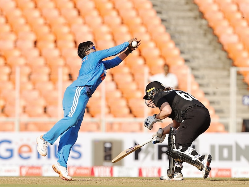 Halliday's Heroics Rescue New Zealand in Series-Deciding ODI