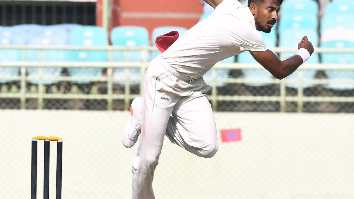 Ishan Porel's Three-Wicket Haul Gives Bengal Edge in Ranji Trophy