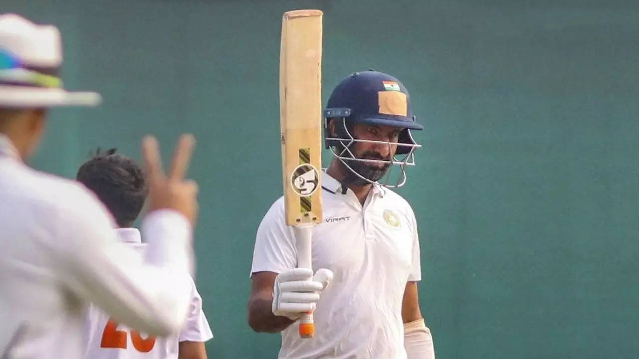 Pujara's Timely Ton Sends Message to India Selectors Ahead of Australia Tour