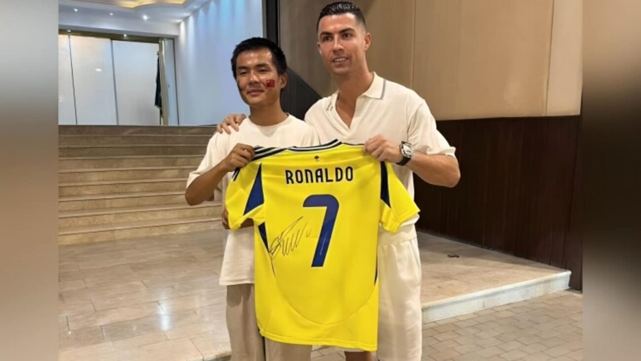 Superfan Cycles 13,000 Kilometers to Meet Cristiano Ronaldo