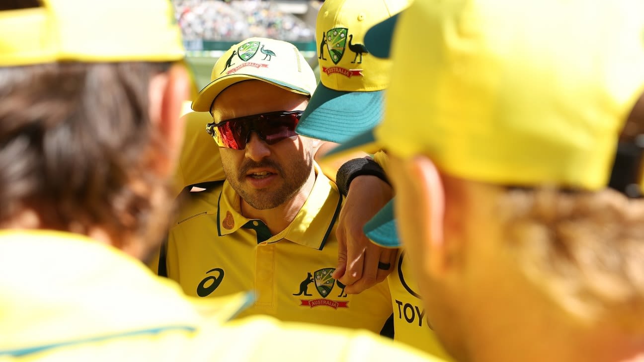 Australia Elects to Bat First in Bid to Seal T20 Series Against Pakistan